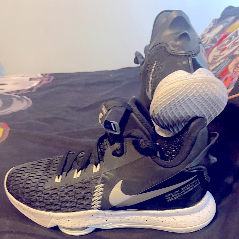 Lebron Witness 5 sz 9.5
